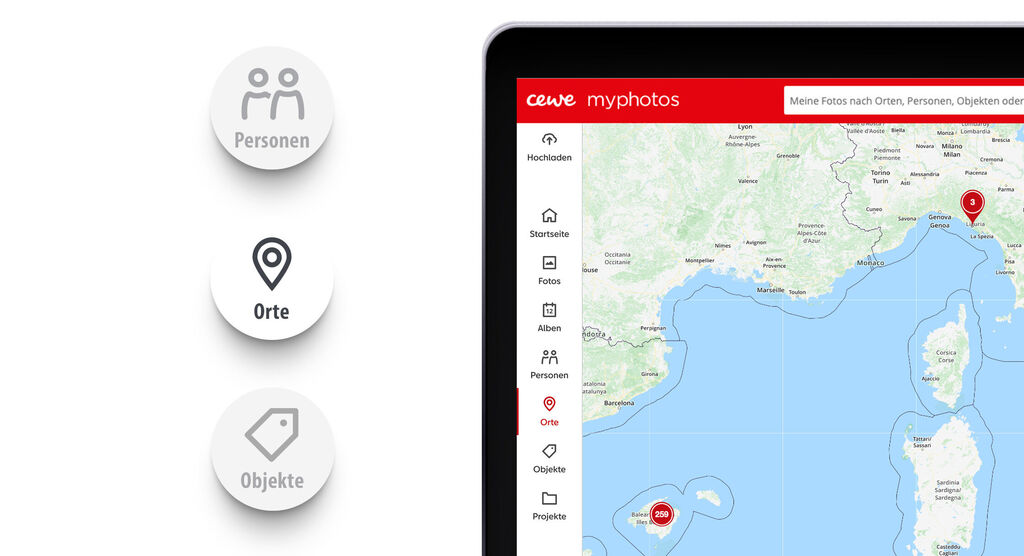 Eine Benutzeroberfläche von CEWE myphotos mit einer Landkarte. Die Karte zeigt verschiedene Orte in Italien an, gekennzeichnet durch blauen Punkten. Auf der linken Seite befinden sich Icons für Personen, Orte und Objekte.