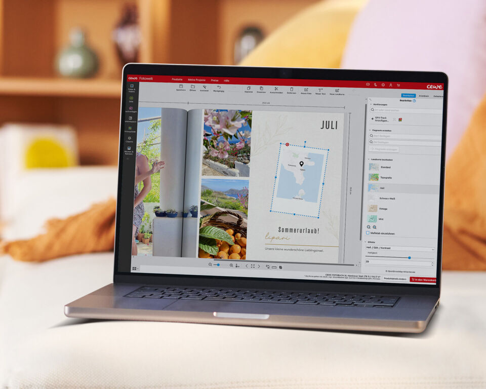 Laptop zeigt eine Fotobuch‑Software, in der ein Videoausschnitt und Bildauswahl bearbeitet werden können.