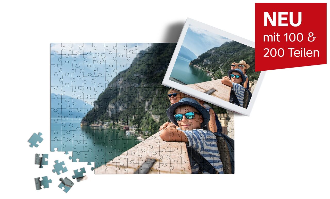 Puzzle mit Bergblick und entspannenden Menschen am Wasser.