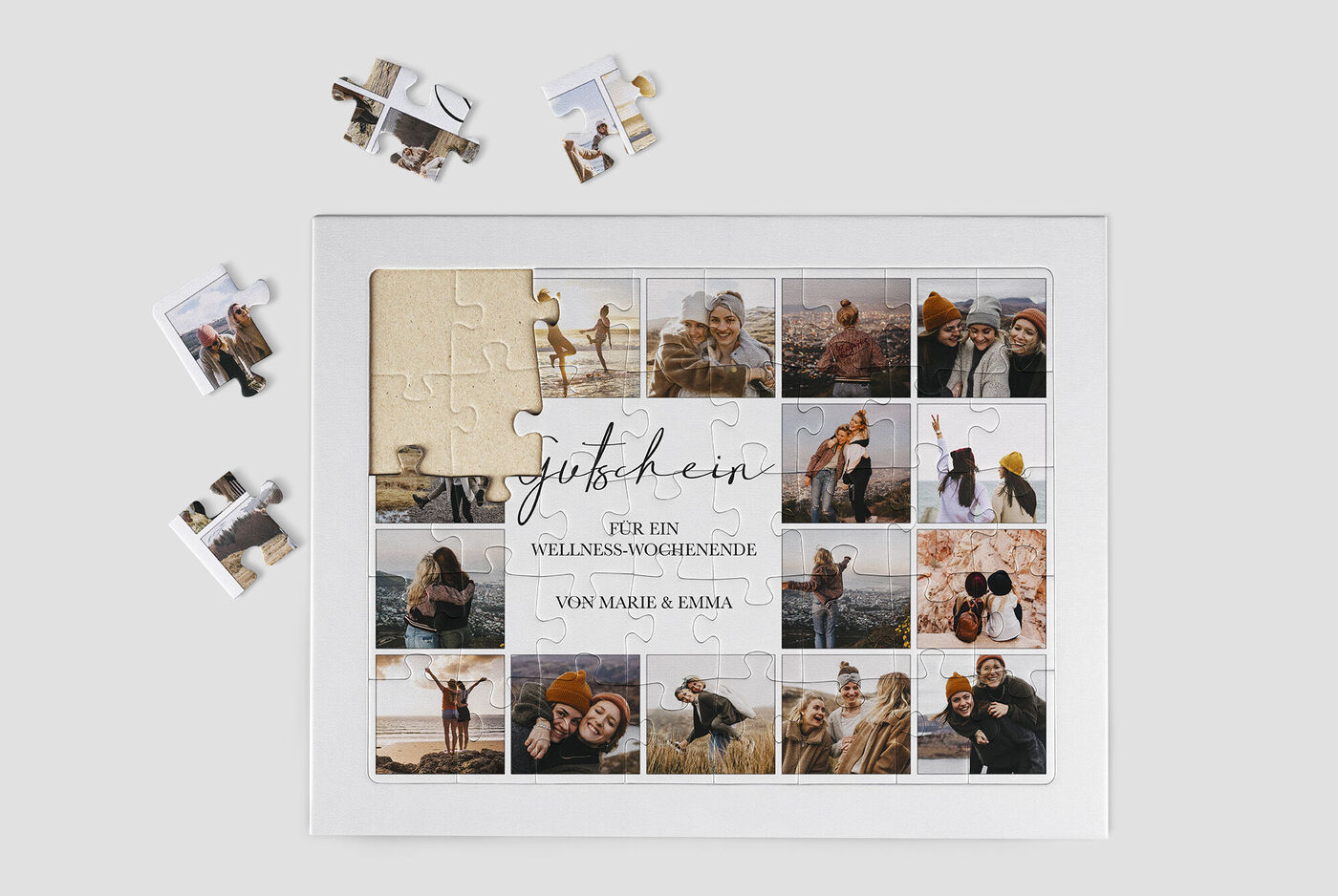 Ein Gutscheinschein für ein Wellnesswochenende, umgeben von Puzzlestücken und Fotos von glücklichen Menschen. CEWE Fotobuch.