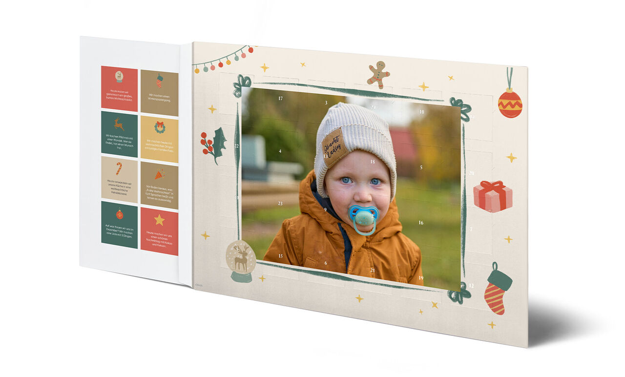Liebevoll gestalteter Adventskalender mit Weihnachtsmotiven, individuellem Foto und dem Schriftzug "Frohe Weihnachten".