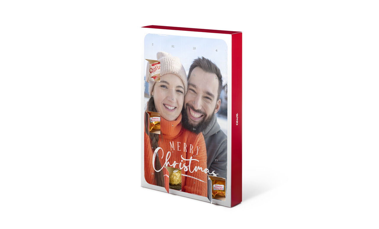 CEWE Fotobuch mit weihnachtlichem Cover und liebevoller Gestaltung