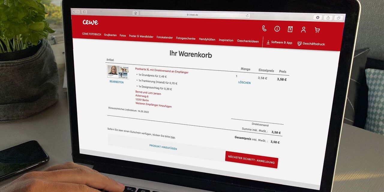 Screenshot des CEWE Online-Warenkorbs mit Produktauswahl. Benutzerdetails und Preis sind sichtbar.