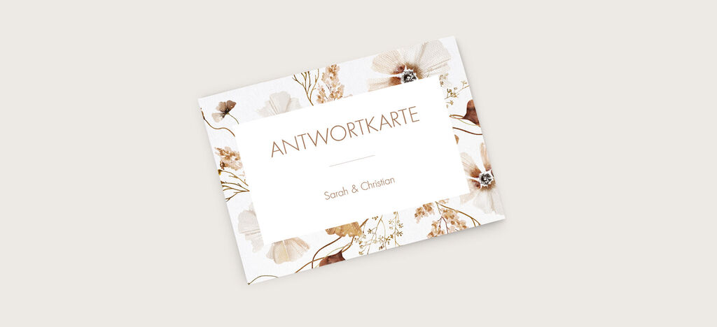 Elegante Antwortkarte mit floralem Design und Platz für Namen.