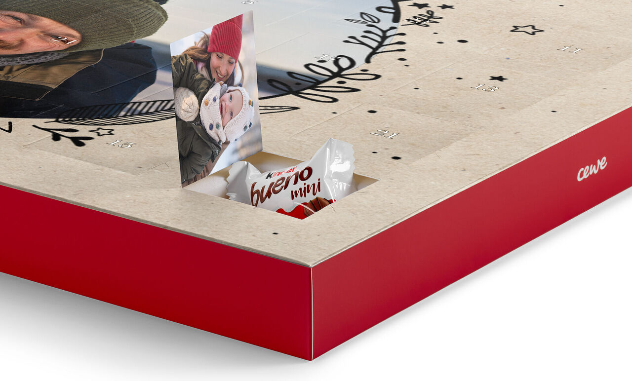 CEWE Fotobuch mit festlichem Design und einem Augenzwinkern