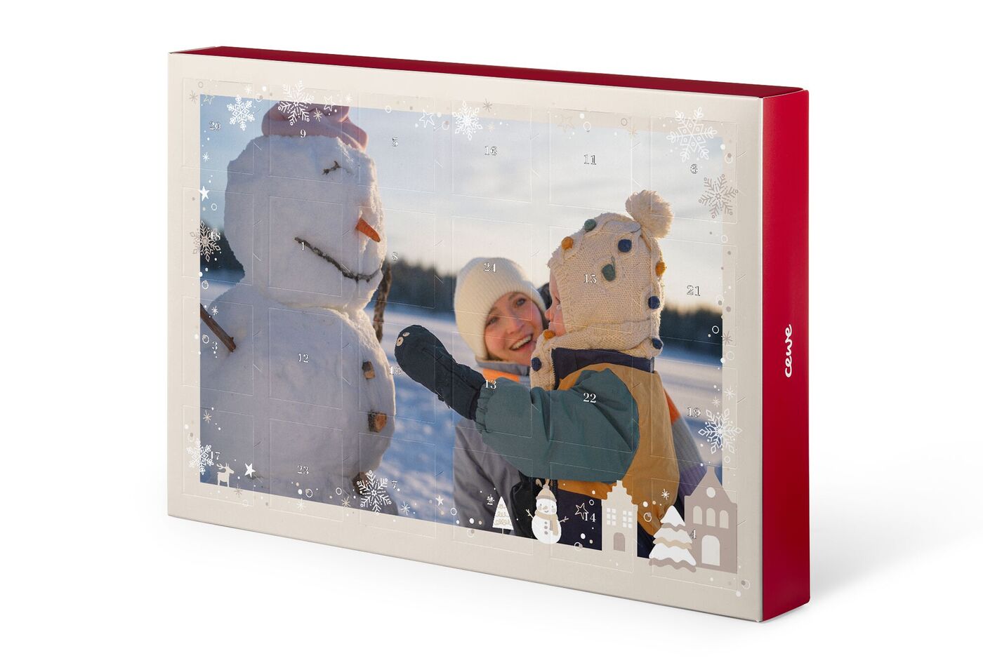 Ein Kind baut mit Freude einen Schneemann im Winter. Der Hintergrund zeigt eine verschneite Landschaft.