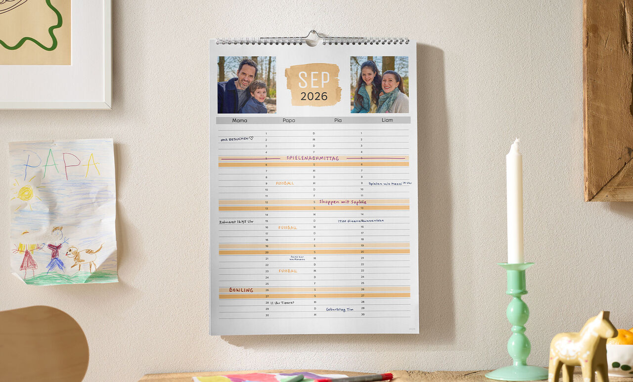 Ein persönlicher Fotokalender für September 2026, gestaltet mit liebevollen Zeichnungen und Erinnerungen