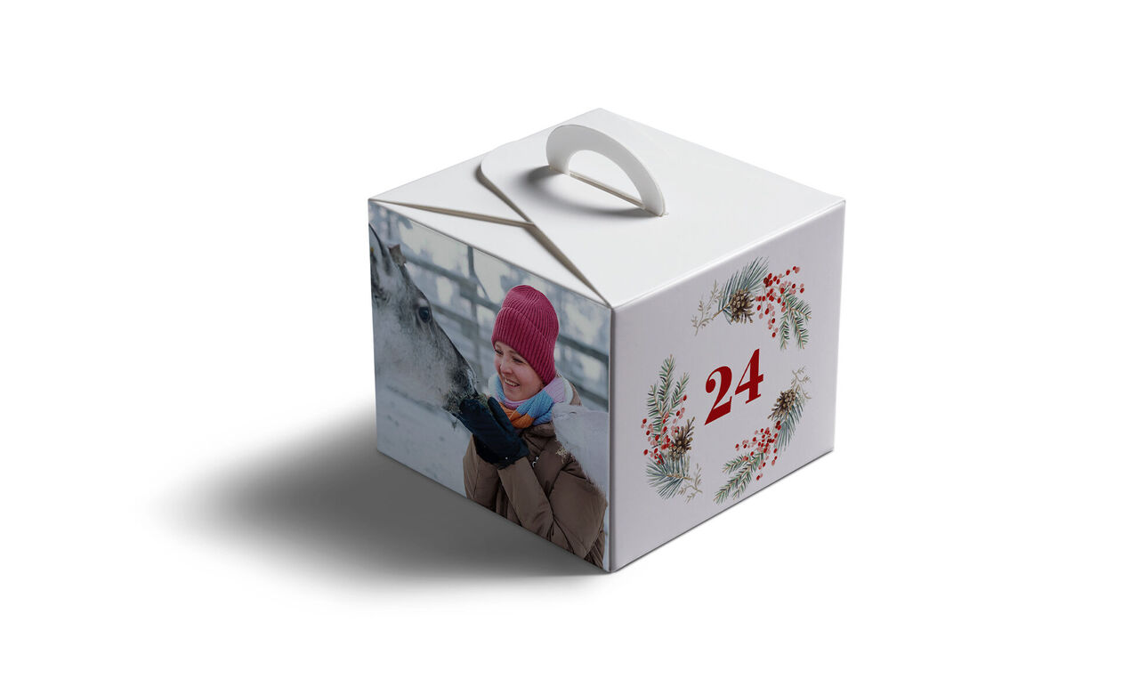 CEWE Adventskalender Geschenkbox mit winterlichem Foto und Zahl 24