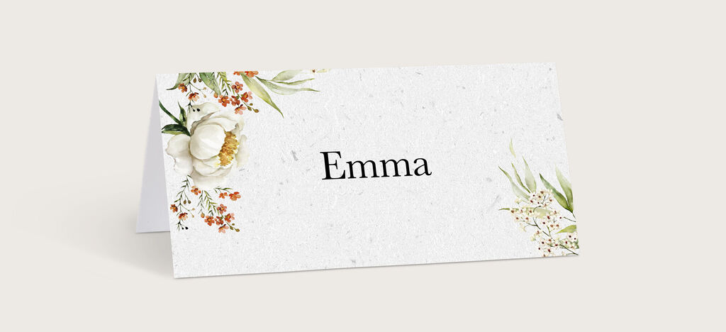 Platzkarte mit dem Namen Emma und floralen Verzierungen