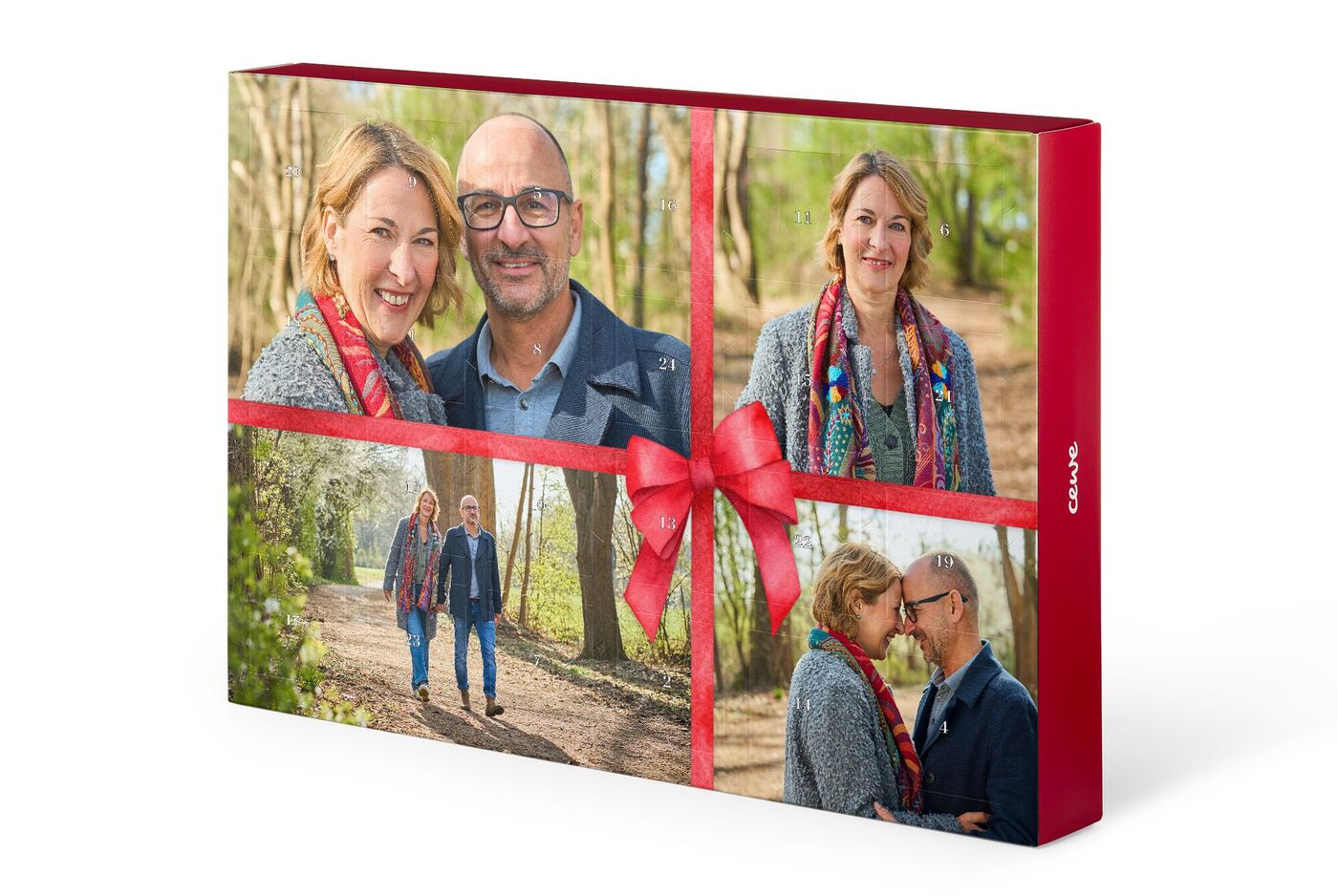 Personalisierter Adventskalender von CEWE mit romantischen Bildern eines Paares und einem roten Schleifenband als Design