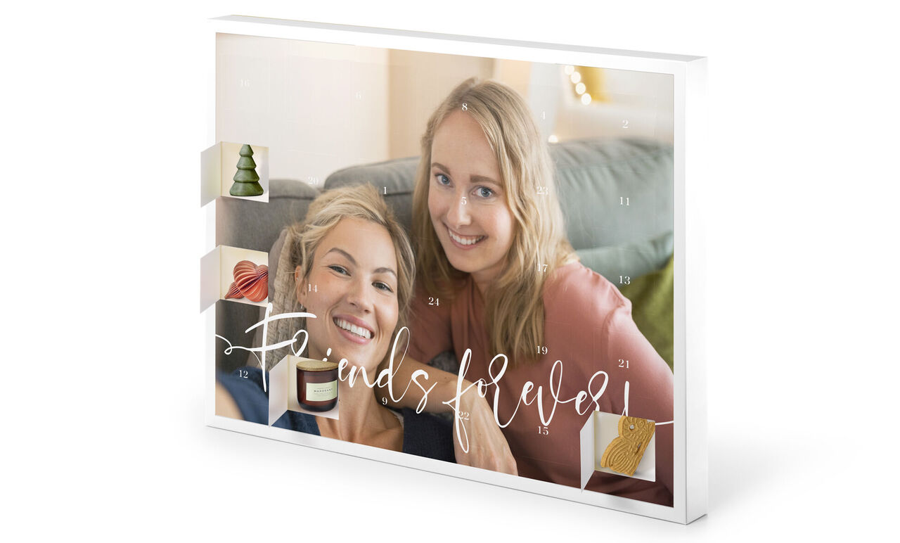 Kalender mit weihnachtlichen Motiven und liebevollen Erinnerungen