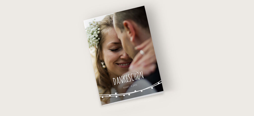 Elegant gestaltetes Dankesbuch mit floralen Elementen.