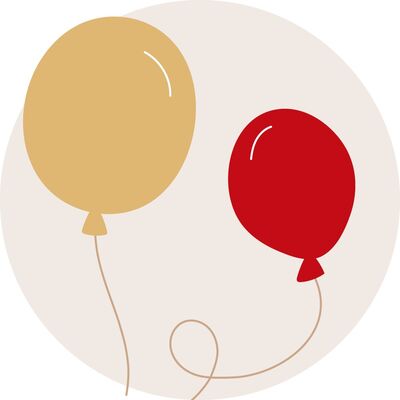 Zwei fröhliche Luftballons in Gelb und Rot auf hellem Hintergrund