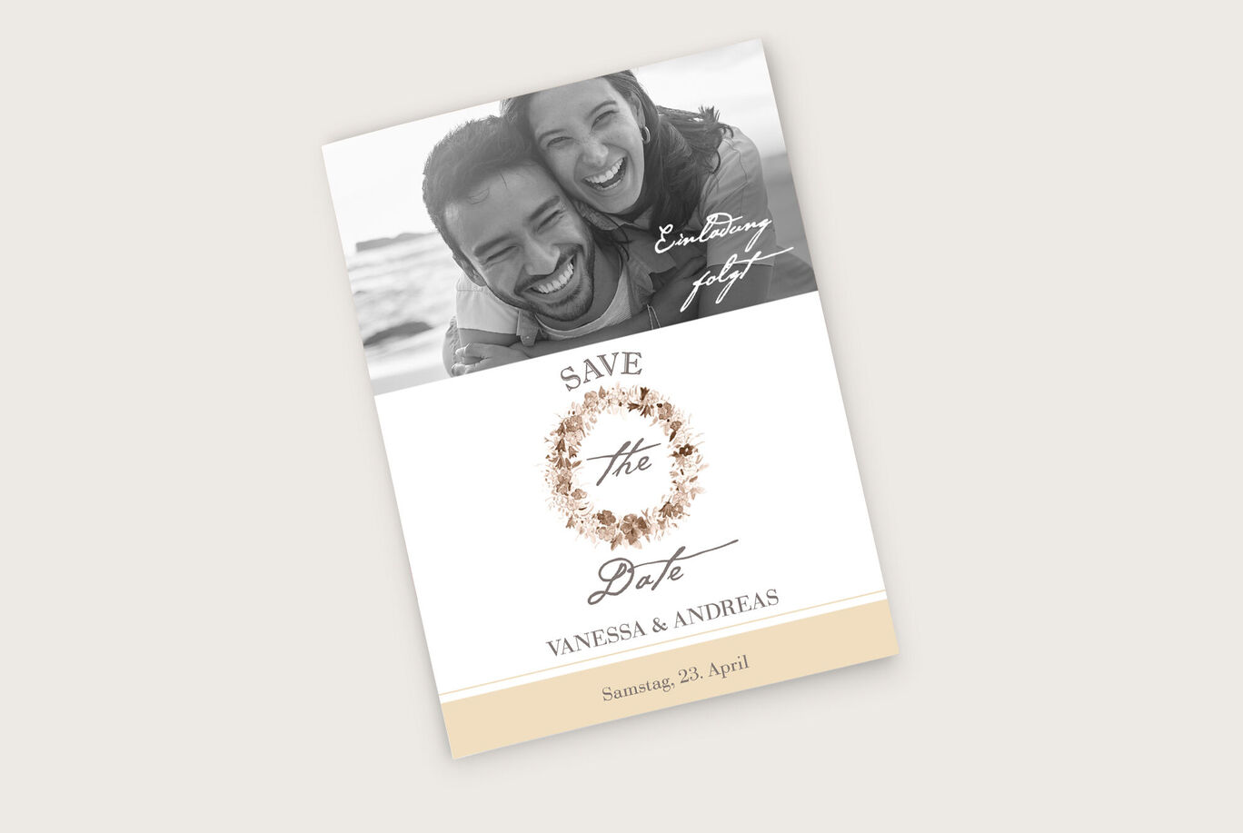 Ein kreatives Save-the-Date-Design mit floralen Akzenten