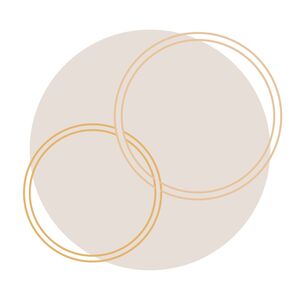  Zwei überlappende Ringe auf einem sanften, beige Hintergrund 