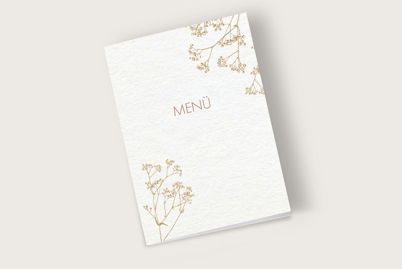Elegantes Hochzeitsmenü mit goldener Schrift und floralen Akzenten