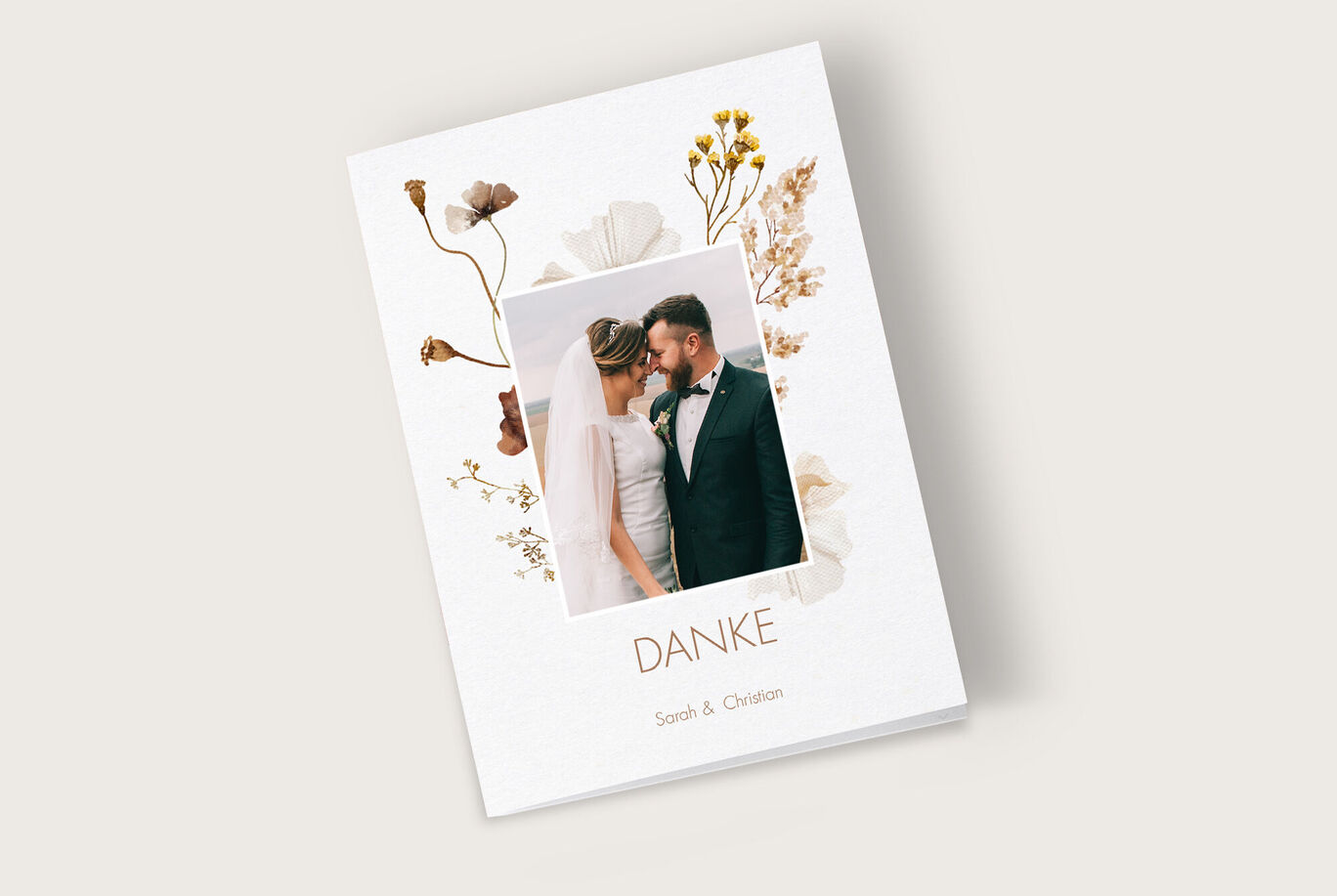 Ein stilvolles Dankeschön-Karten-Design mit floralen Elementen und einem Platz für ein Foto. Ideal für persönliche Glückwünsche.