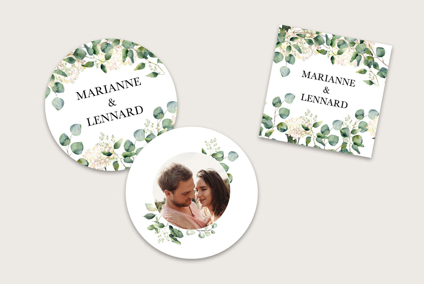 Zwei personalisierte Grußkarten mit floralen Motiven und den Namen Marianne und Lennard