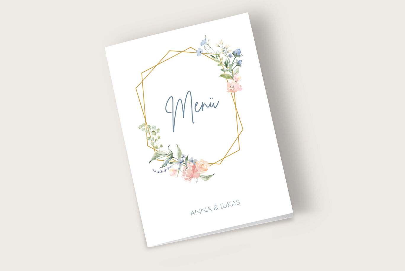 Elegantes Menü mit floralen Akzenten für eine Hochzeit von Anna und Lukas