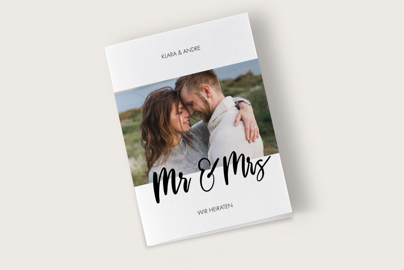 Ein wunderschön gestaltetes Hochzeitsbuch mit dem Titel Mr & Mrs.