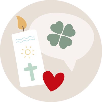 Symbolische Darstellung von Hoffnung mit einer Kerze, einem Kleeblatt und einem Herz