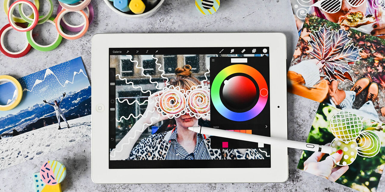 Ein Tablet zeigt ein künstlerisches Design mit verschiedenen Farben und Formen